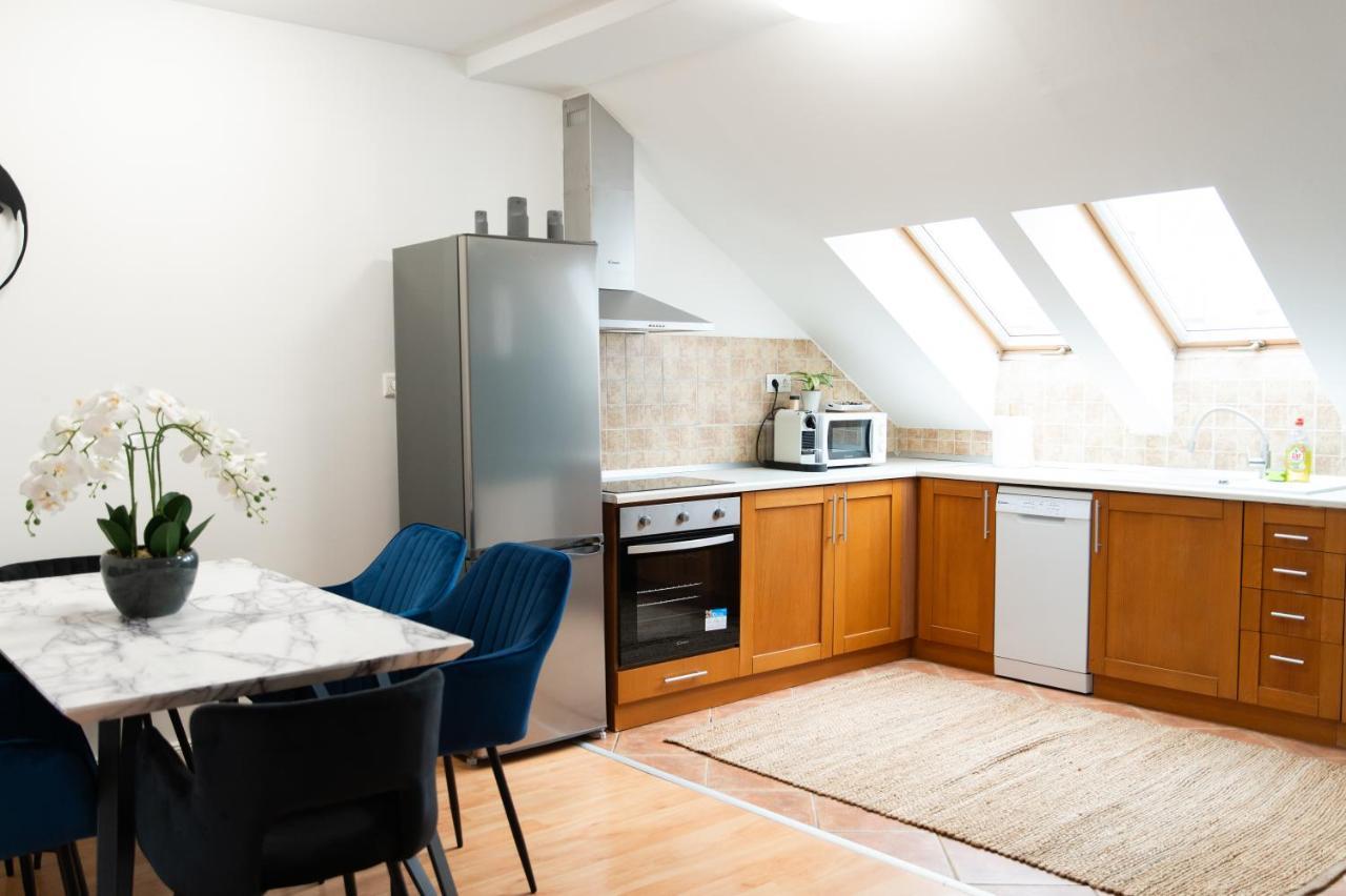 Balcony Dohany Street Apartment *